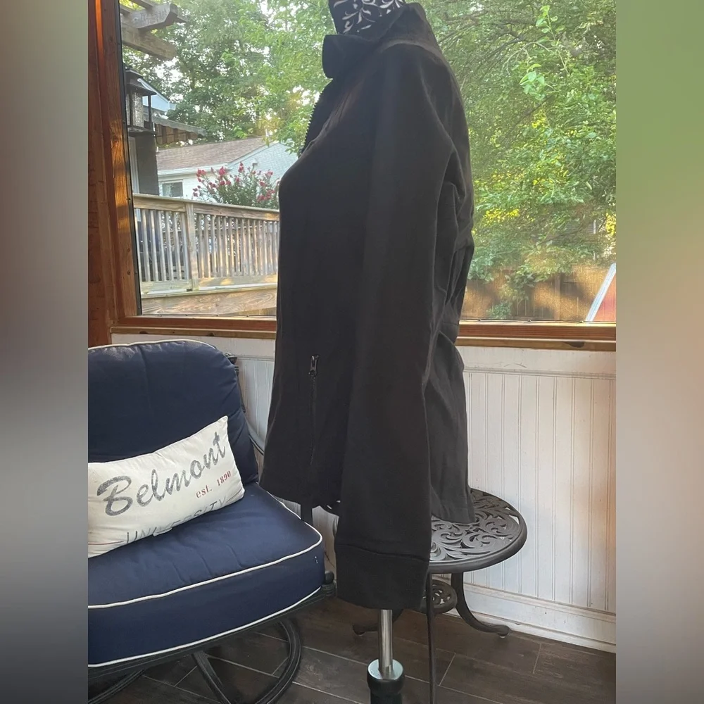 Lululemon Define Slim Fit Jacket
Black - Picture 4 of 12